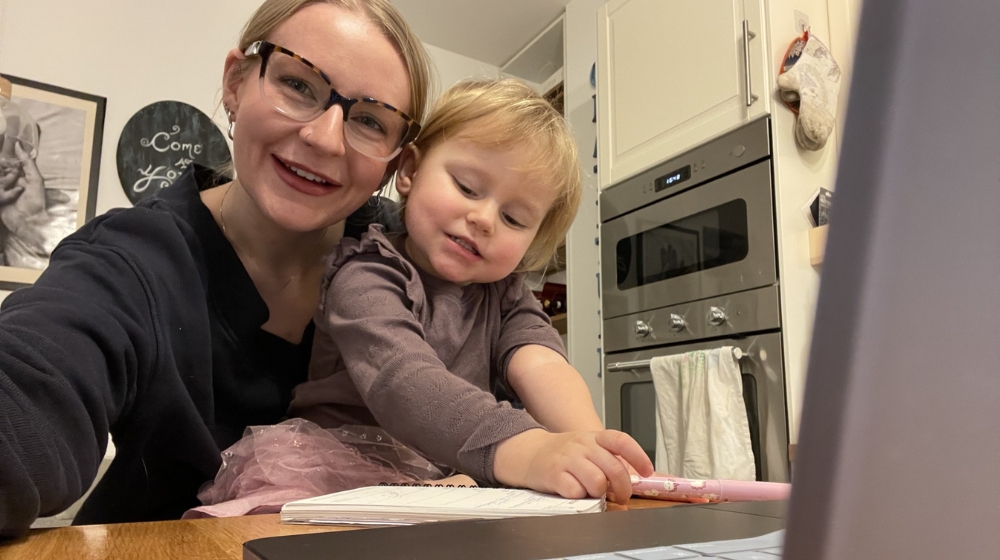 Abigail Green with her daughter at the kitchen table.